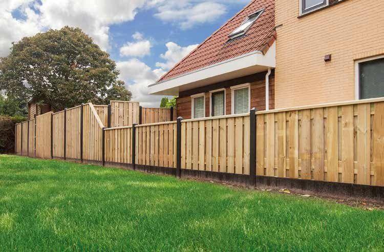 Houten schutting geplaatst door Franke Tuinen